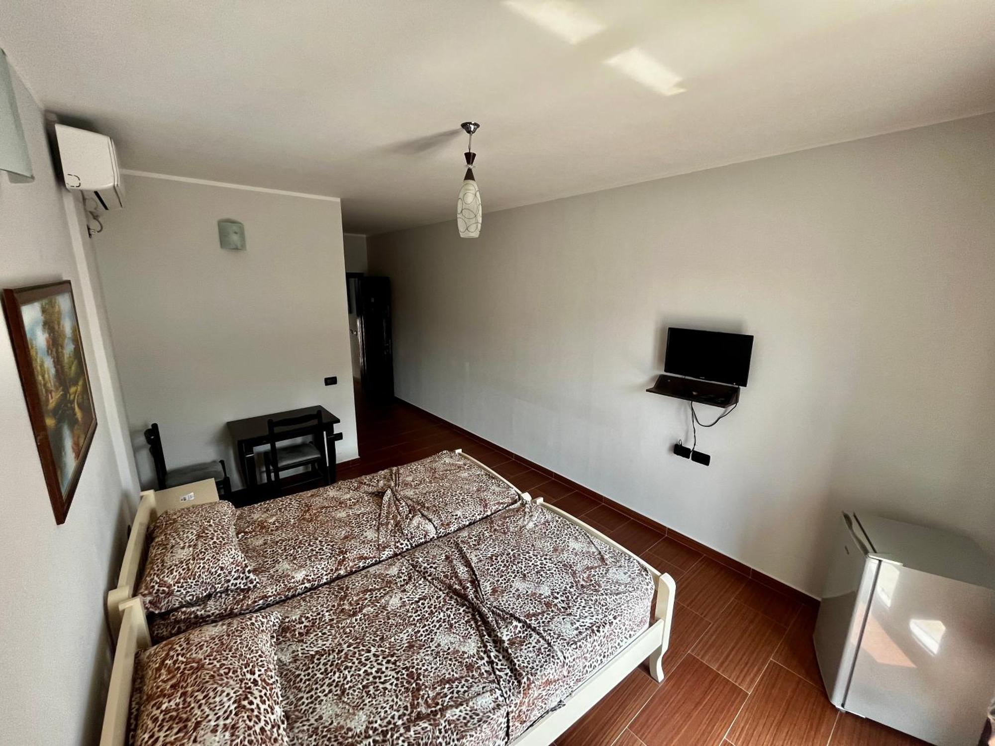 H&A Guest House Divjake Buitenkant foto